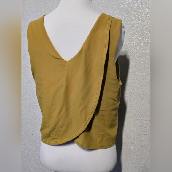 Lululemon Nulu Twist-Back Yoga Tank Top *Light Support, C/D Cups - Picture 6 of 7